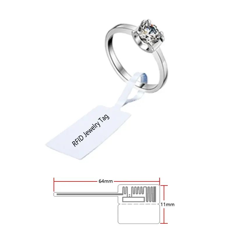 Schmuckstück mit kleinem weißem RFID-Etikett.